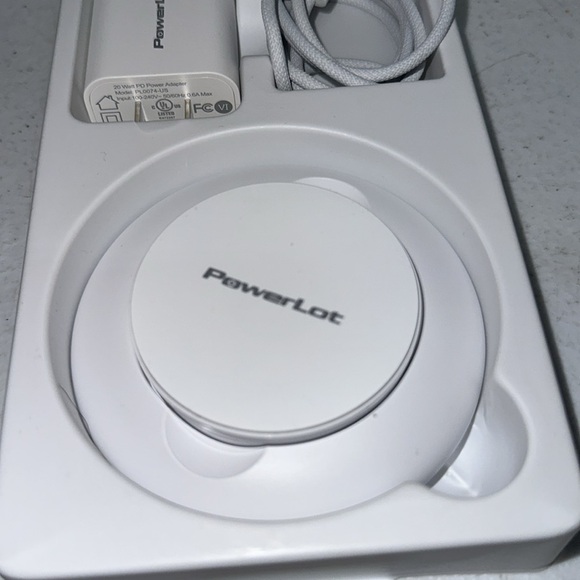 PowerLot Wireless Charger Set in White.. (004) - Picture 6 of 11